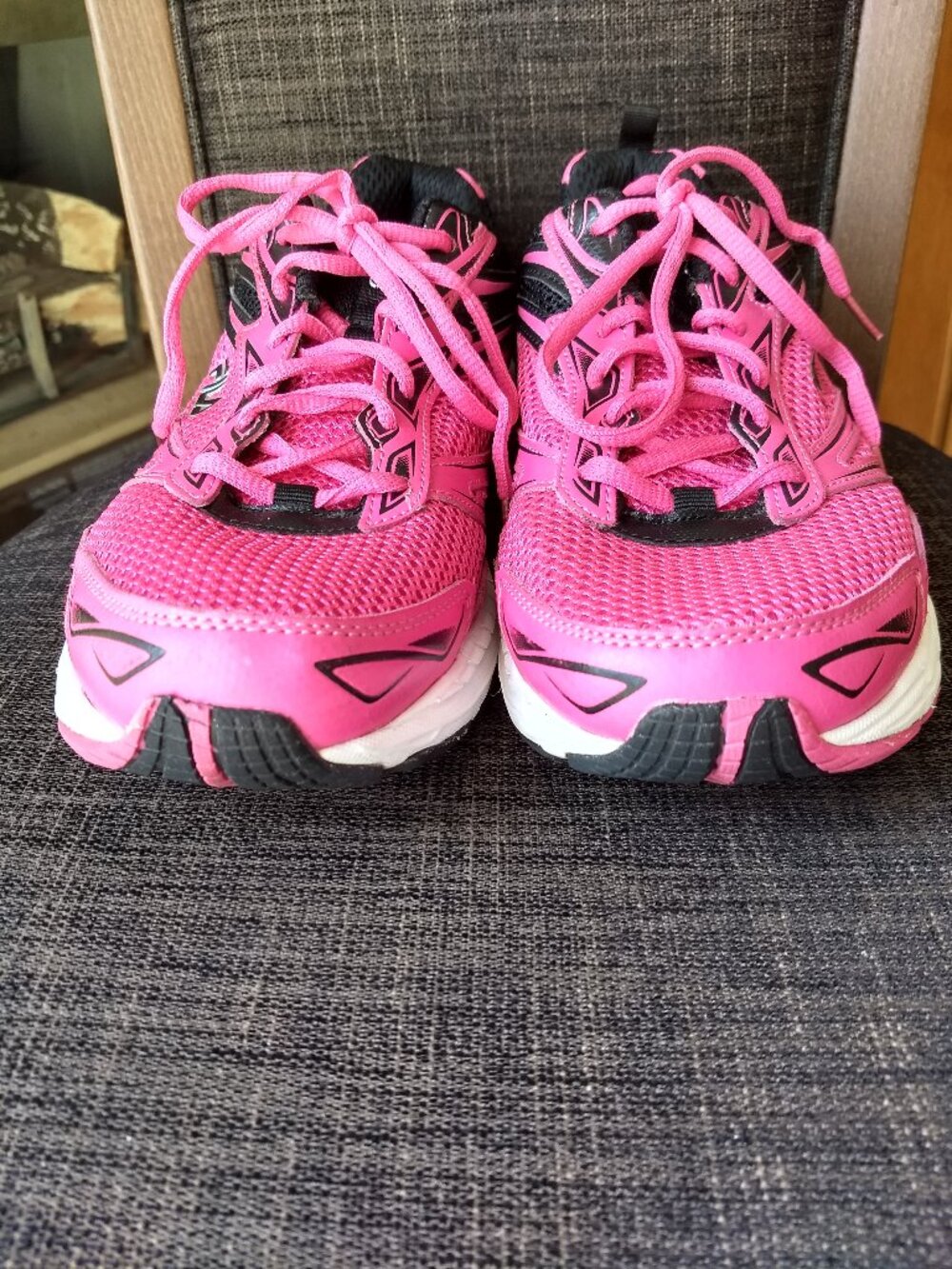 Fila women’s Lace Sneakers Size 10